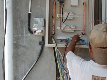 Pekerjaan Pemasangan Box Panel Listrik